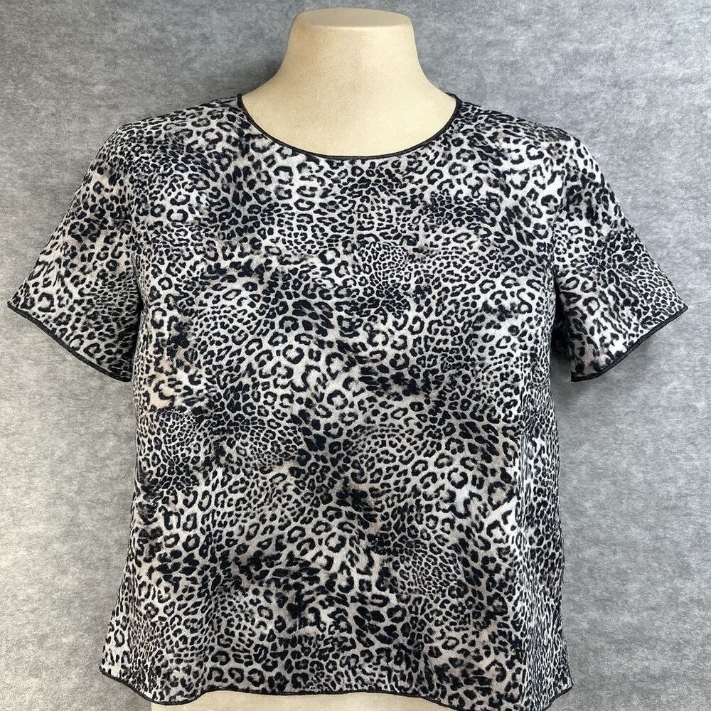 Vince Camuto Women’s Medium Leopard Animal Print Blouse Short Sleeve Top Shirt
